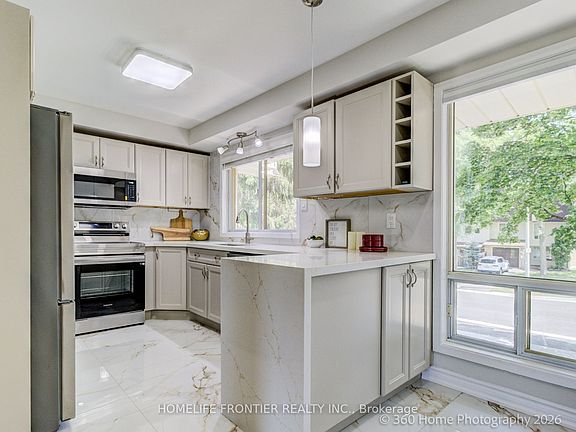5th image of 92 Poplar Cres W