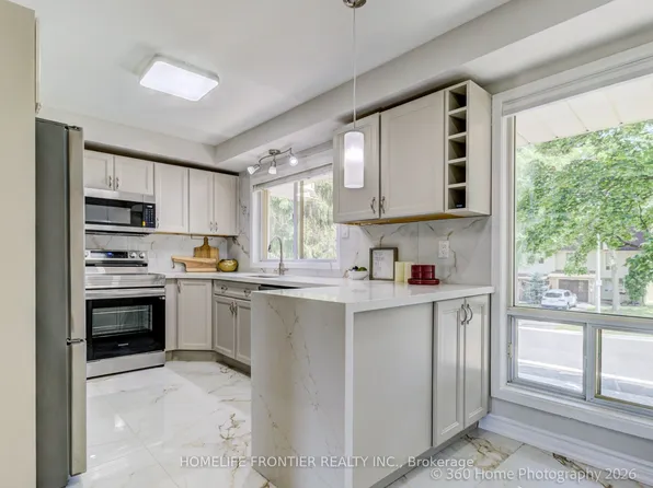 92 Poplar Cres W, Aurora, ON L4G 3L3