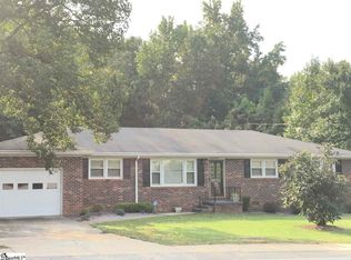 100 Brookbend Rd, Mauldin, SC 29662