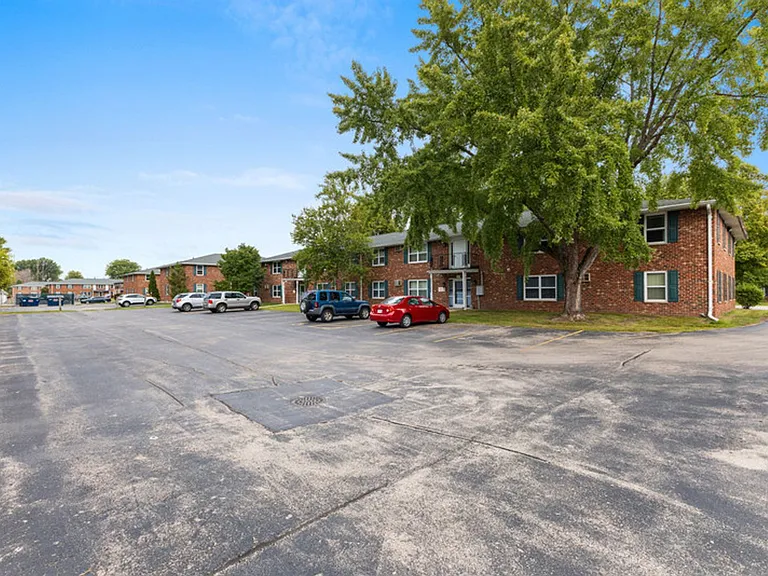 Roland Lane Apartments — Photo 54