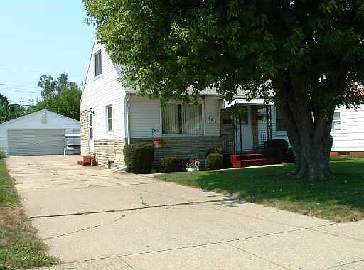 1st image of 161 Walton Ave