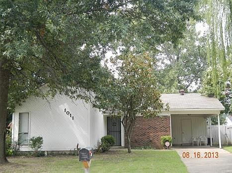 1st image of 1011 Roy Pugh St