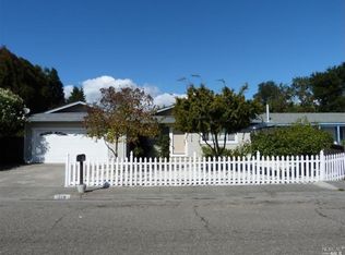 518 Bluebird Dr, Windsor, CA 95492