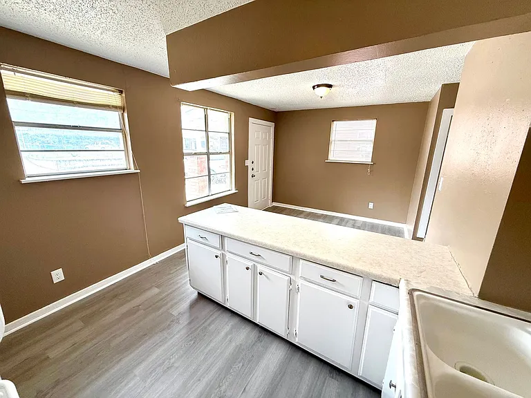 1827 E Highland Blvd — Photo 9