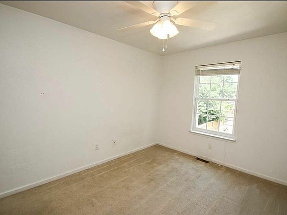 4th image of 968 Avenue E