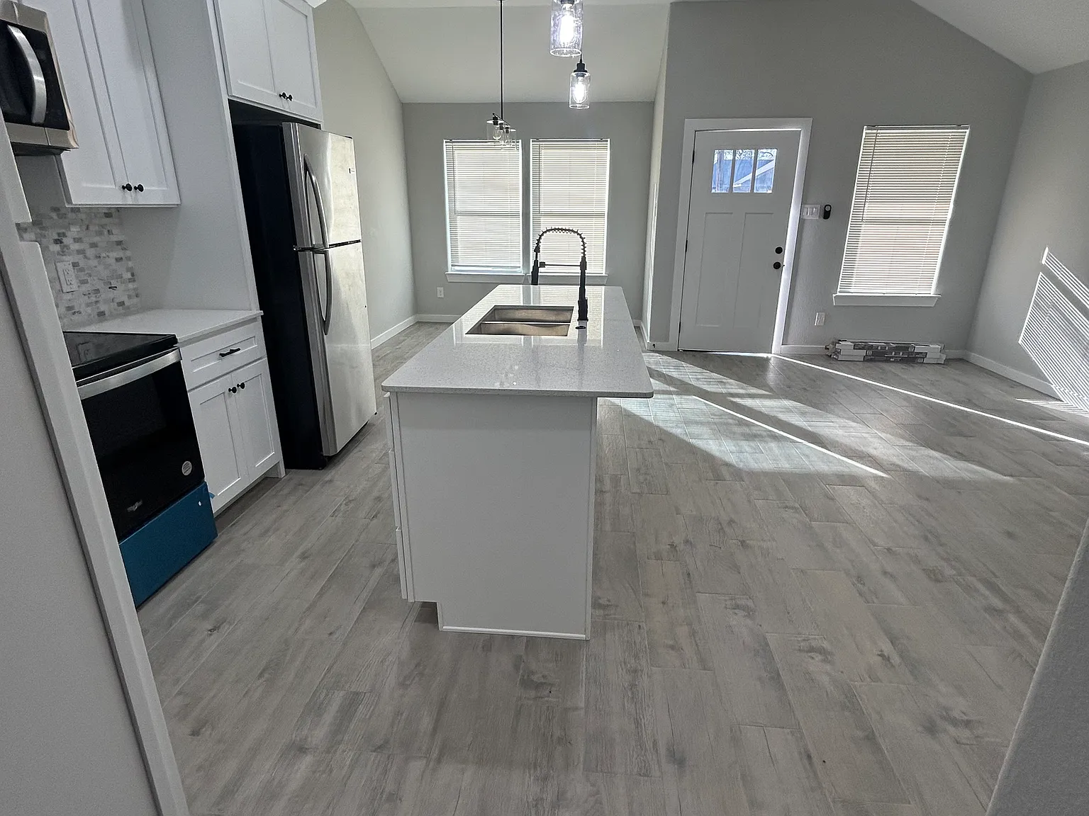 3 bed, 1212 sqft, $1,600 — Photo 2