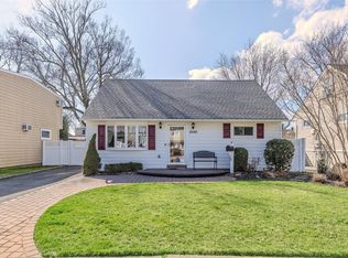2546 Sycamore Ave, Wantagh, NY 11793