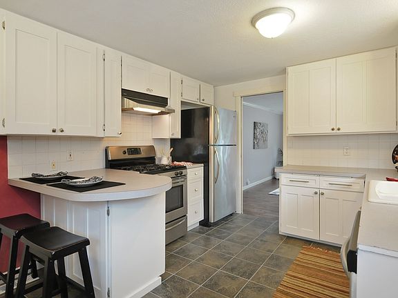 5th image of 17928 60th Ave W
