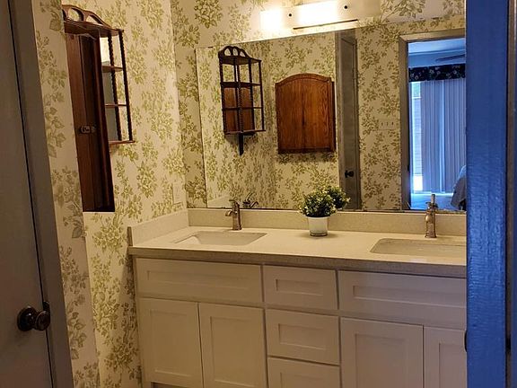 4th image of 4501 Carmen Ave APT 35