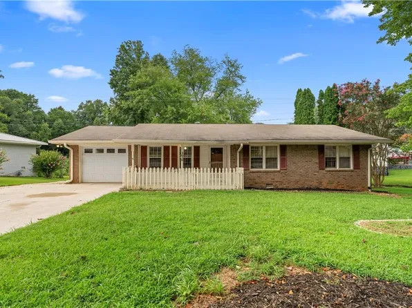 3618 Titshaw Dr, Gainesville, GA 30504
