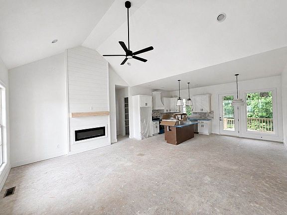 2nd image of 724 Beckridge Rd