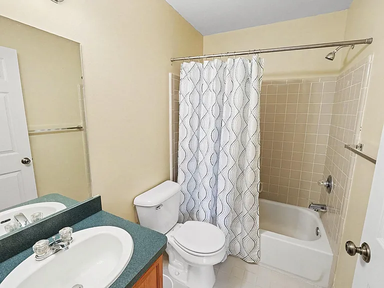 212 Commons Ct — Photo 13
