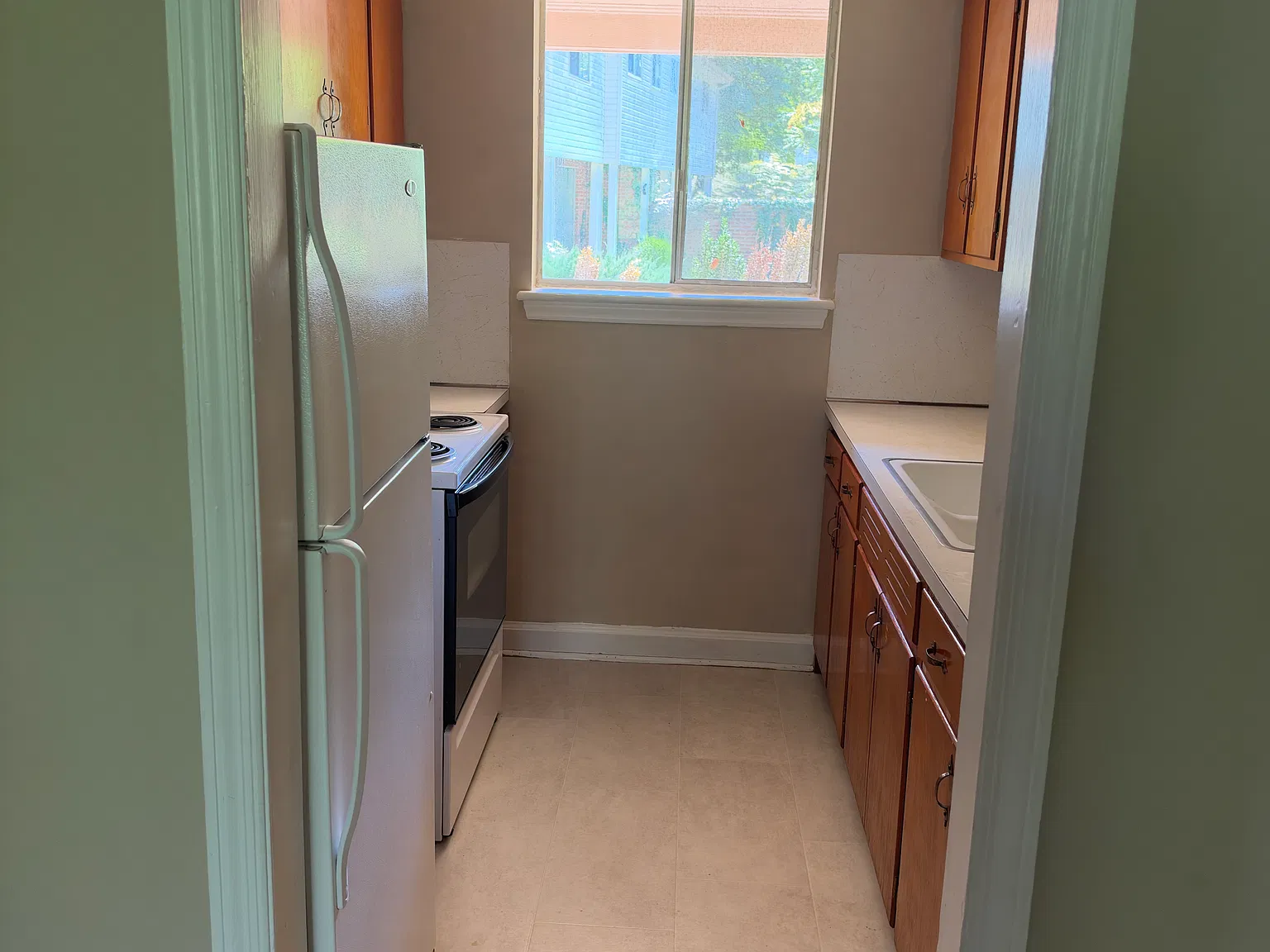 2 bed, $1,000 — Photo 4