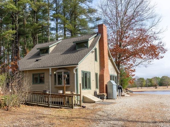 28 Wareham St, Carver, MA 02330