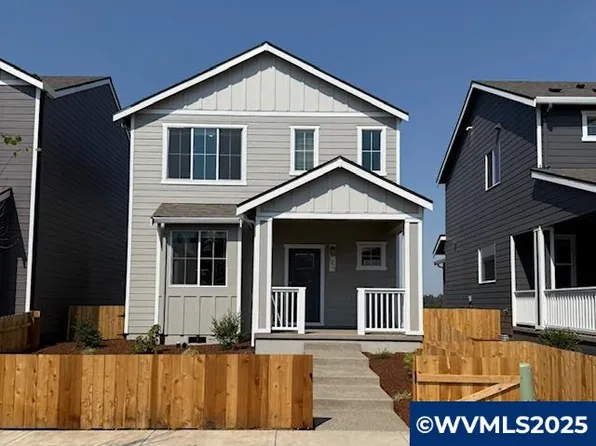 1211 Parkside Ave, Woodburn, OR 97071