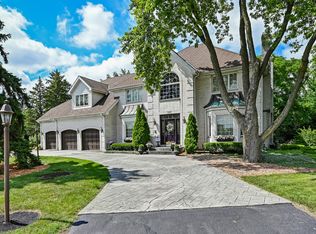 540 Ridgemoor Dr, Willowbrook, IL 60527