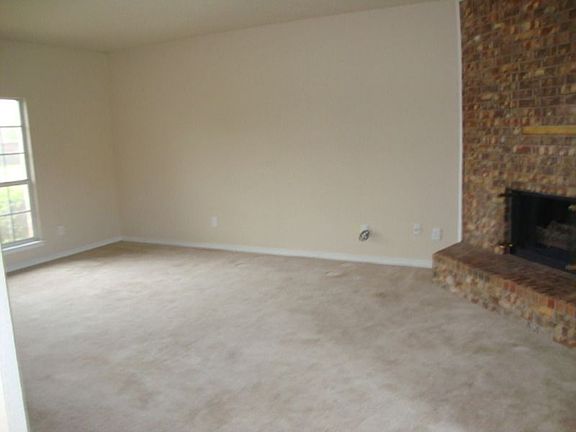 4th image of 1623 Laurel Springs Ct