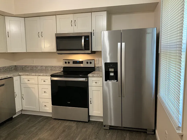 2811 E Oakland Ave #20 — Photo 11