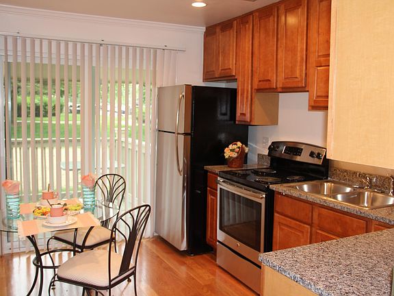 3rd image of 2465 Forest Dr #107