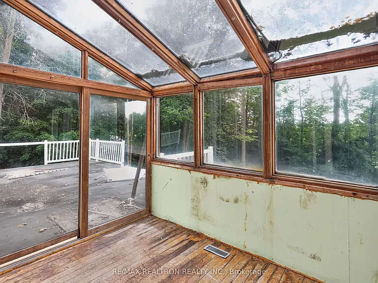 110 Glenwoods Ave — Photo 23