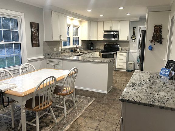 4th image of 35 Conway Dr