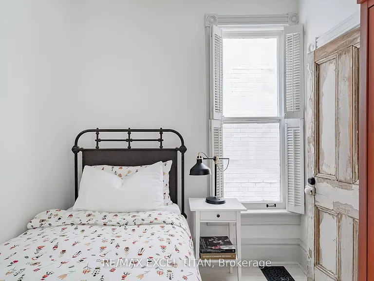 80 Willcocks St — Photo 21