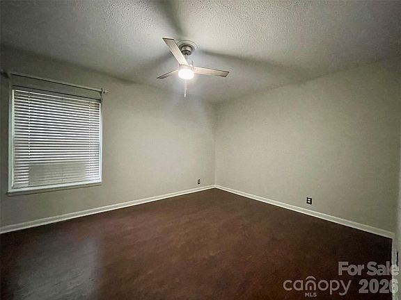 4th image of 2602 Park Rd