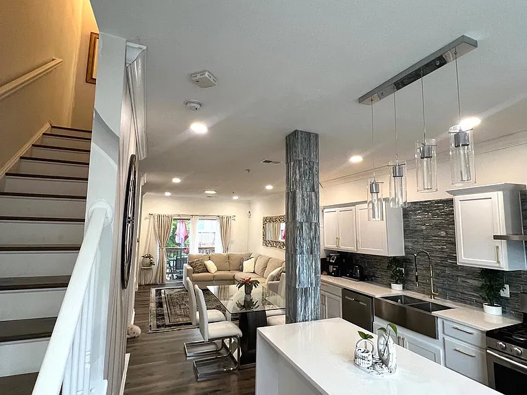 21845 Jarvis Sq — Photo 13