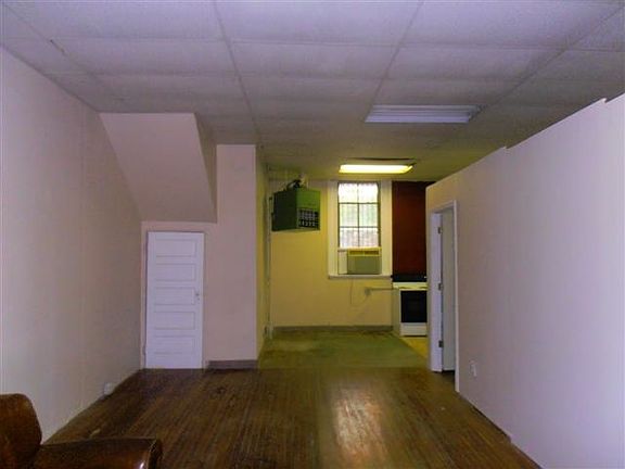 5th image of 102 Askew Ave