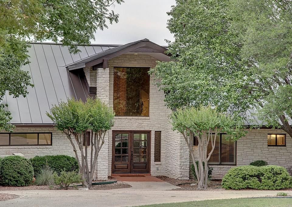 1st image of 302 Lakewood Dr