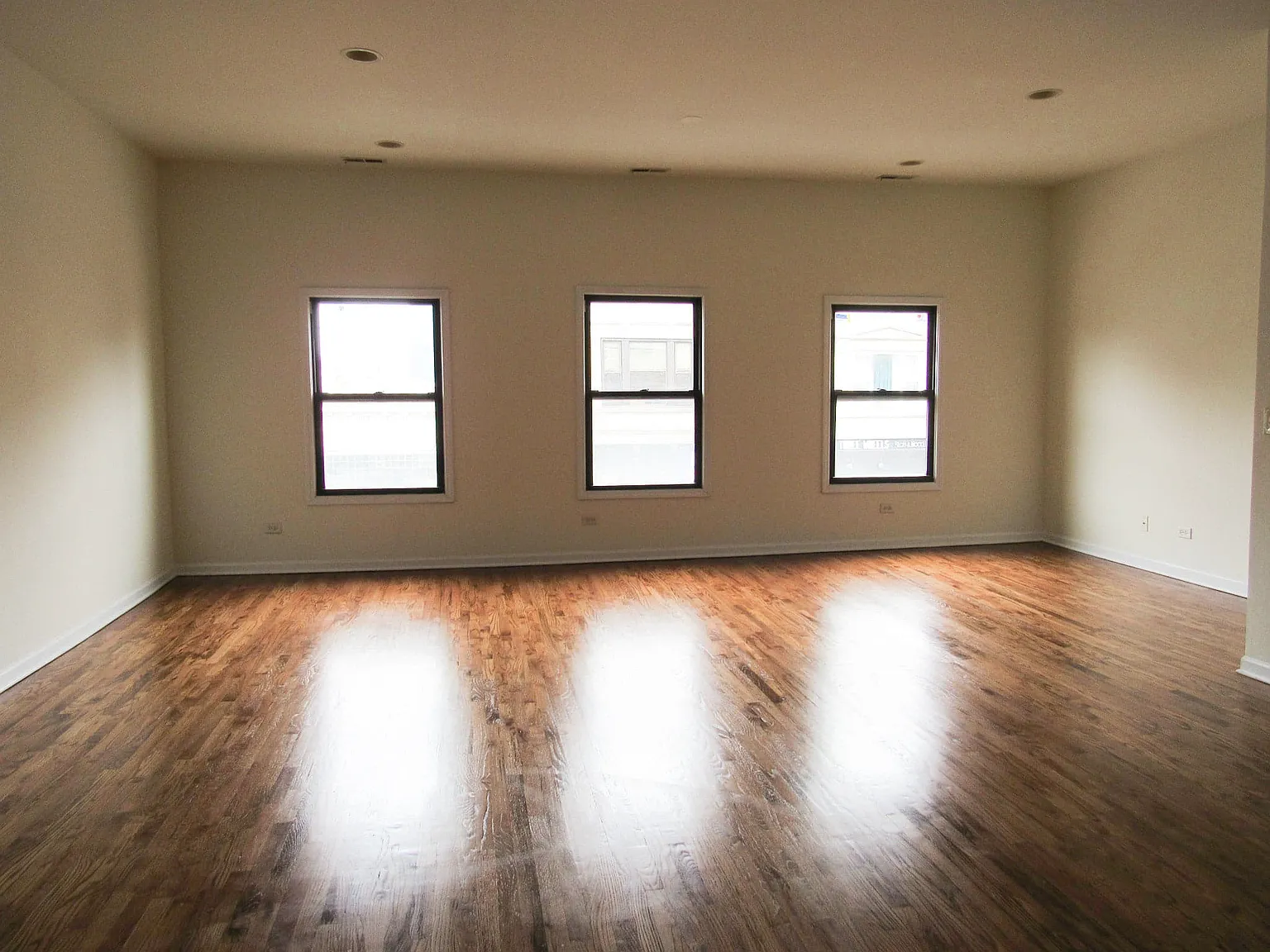 2 bed, 1100 sqft, $2,395 — Photo 2
