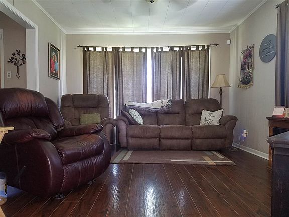 3rd image of 318 Julia St