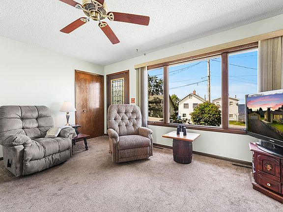5th image of 302 Sanford Ave