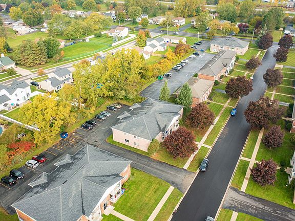 2nd image of 72 Oakridge Dr #85-8