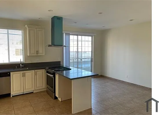 953 N Normandie Ave #300 — Photo 15