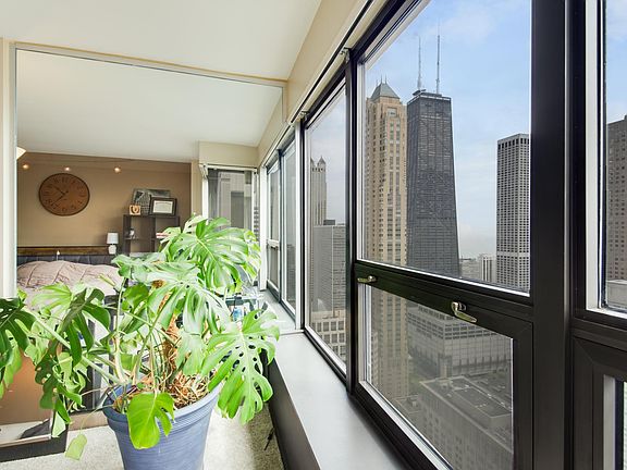 3rd image of 30 E Huron St APT 5401