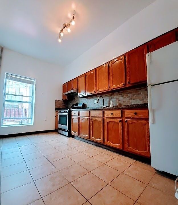 1st image of 22-10 Steinway St #1