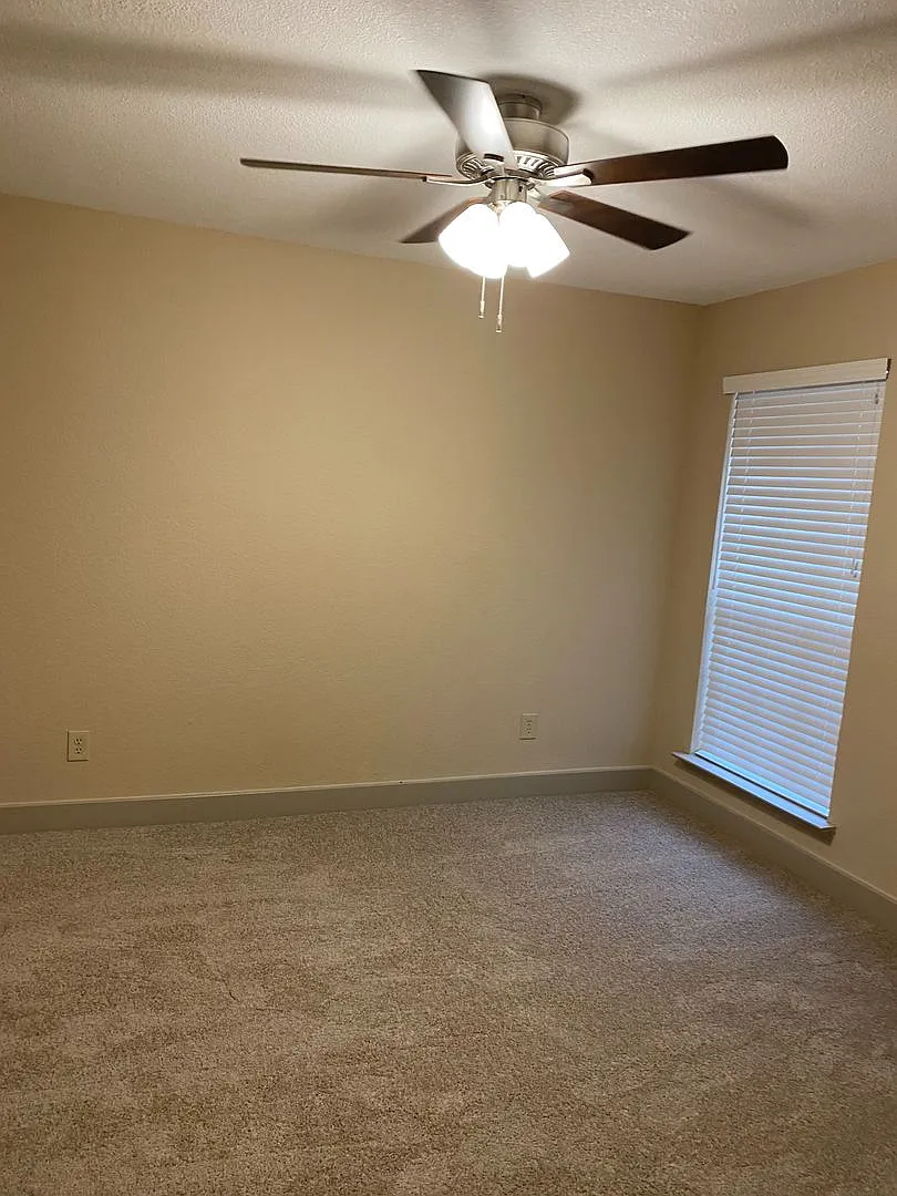 3-Bedroom, 2.5 bath with 2 car garage in Frisco — Photo 2