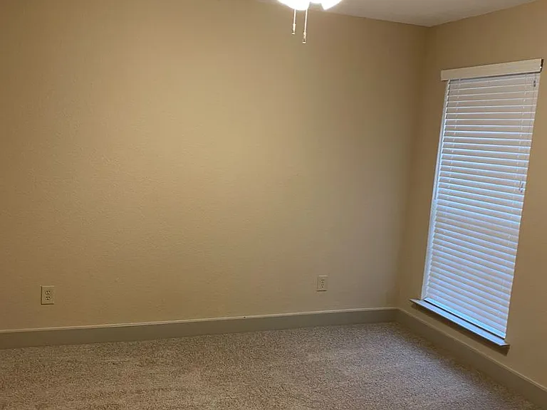 7580 Kings Ridge Rd — Photo 2