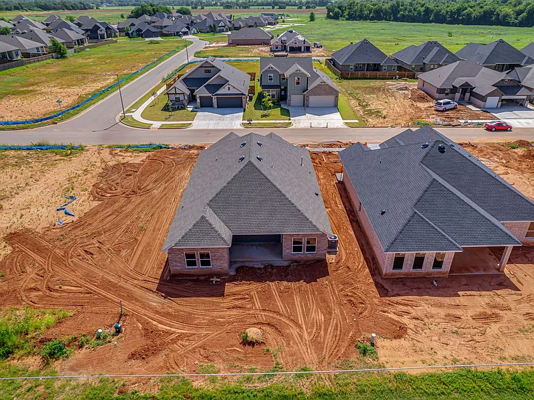 4905 Misty Wood Ln — Photo 34