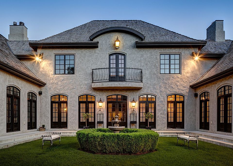 2nd image of 3865 N Edgewood Dr