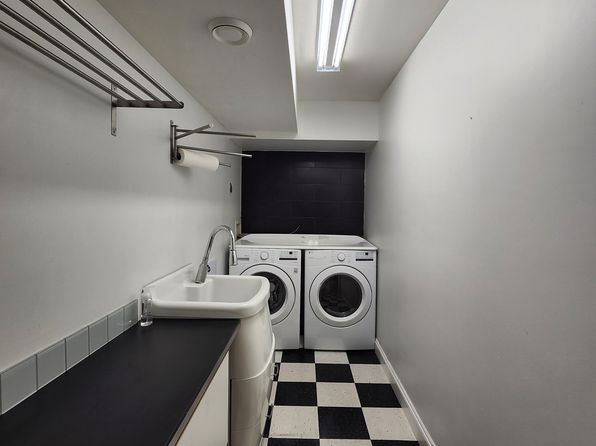2 bedroom rental in Surrey — photo 17