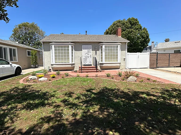 8060 Altavan Ave — Photo 1