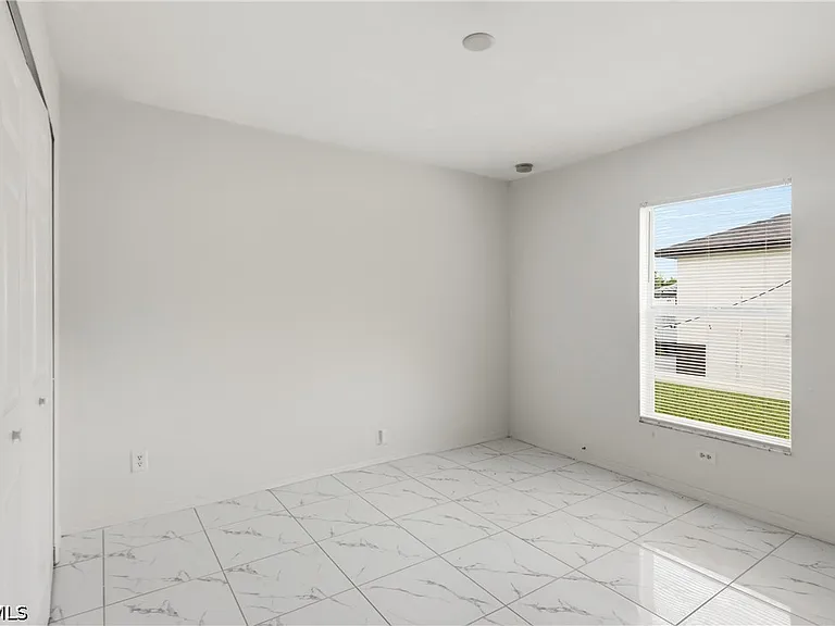 1403 Curtis Ave S — Photo 19