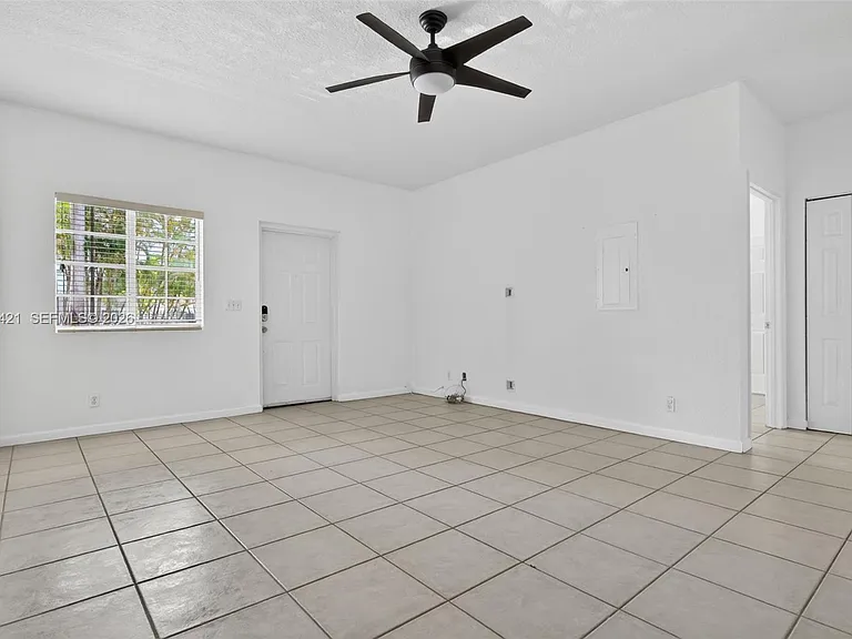 4902 Washington St #4 — Photo 3