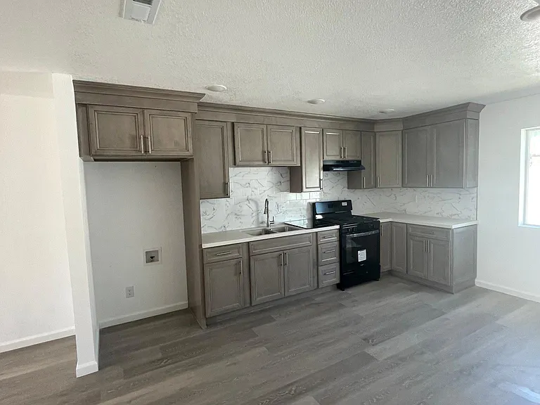 529 W Rimby Ave — Photo 12