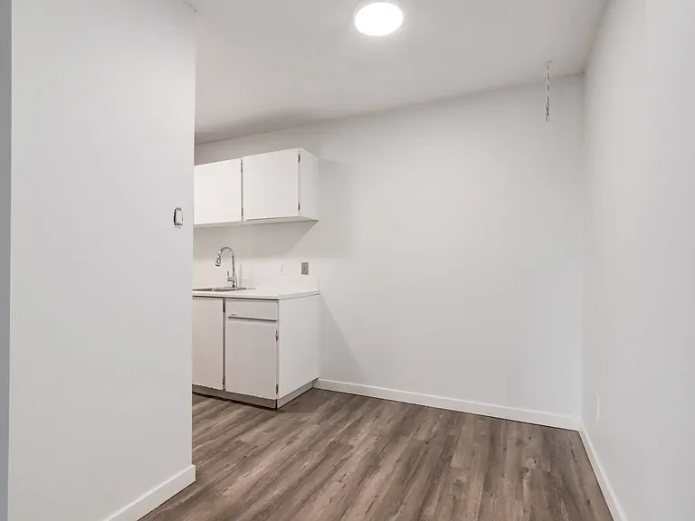 115 25th Ave SW #403 — Photo 8