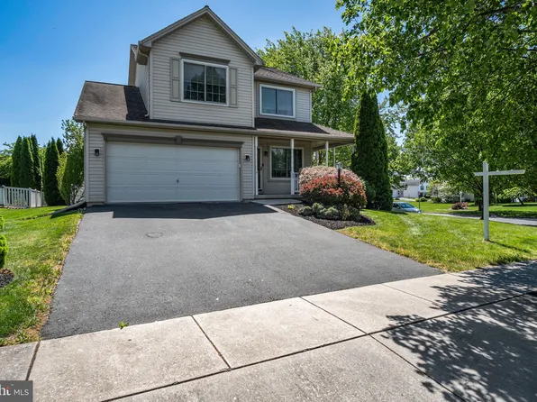 26 Sussex Dr, Carlisle, PA 17013