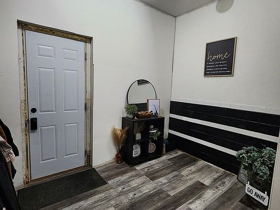 3rd image of 988 S Main St