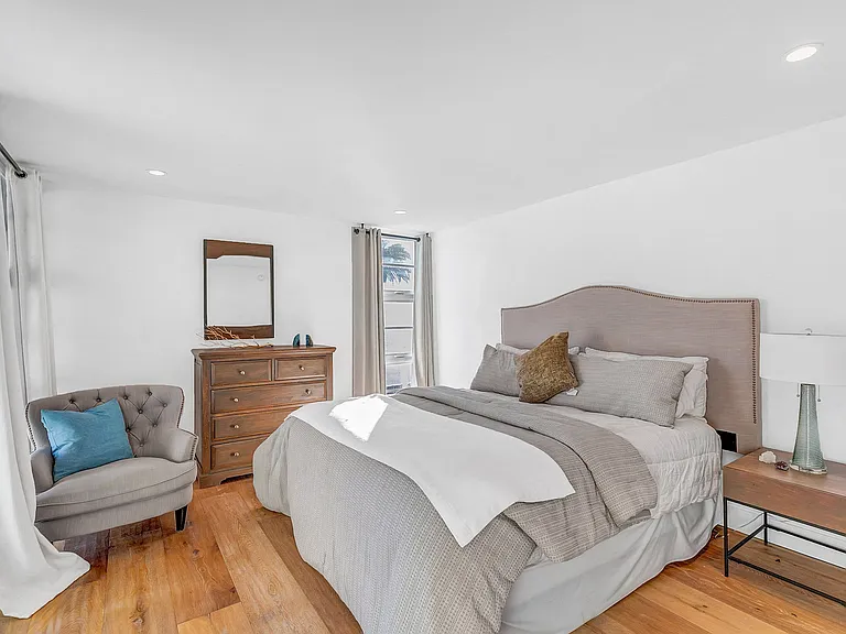 1025 Ocean Avenue — Photo 78